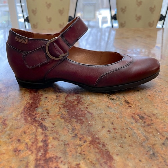Pikolinos shoes. Size 40. I wear a size 10 and these fit perfect. Worn two times - Picture 3 of 5
